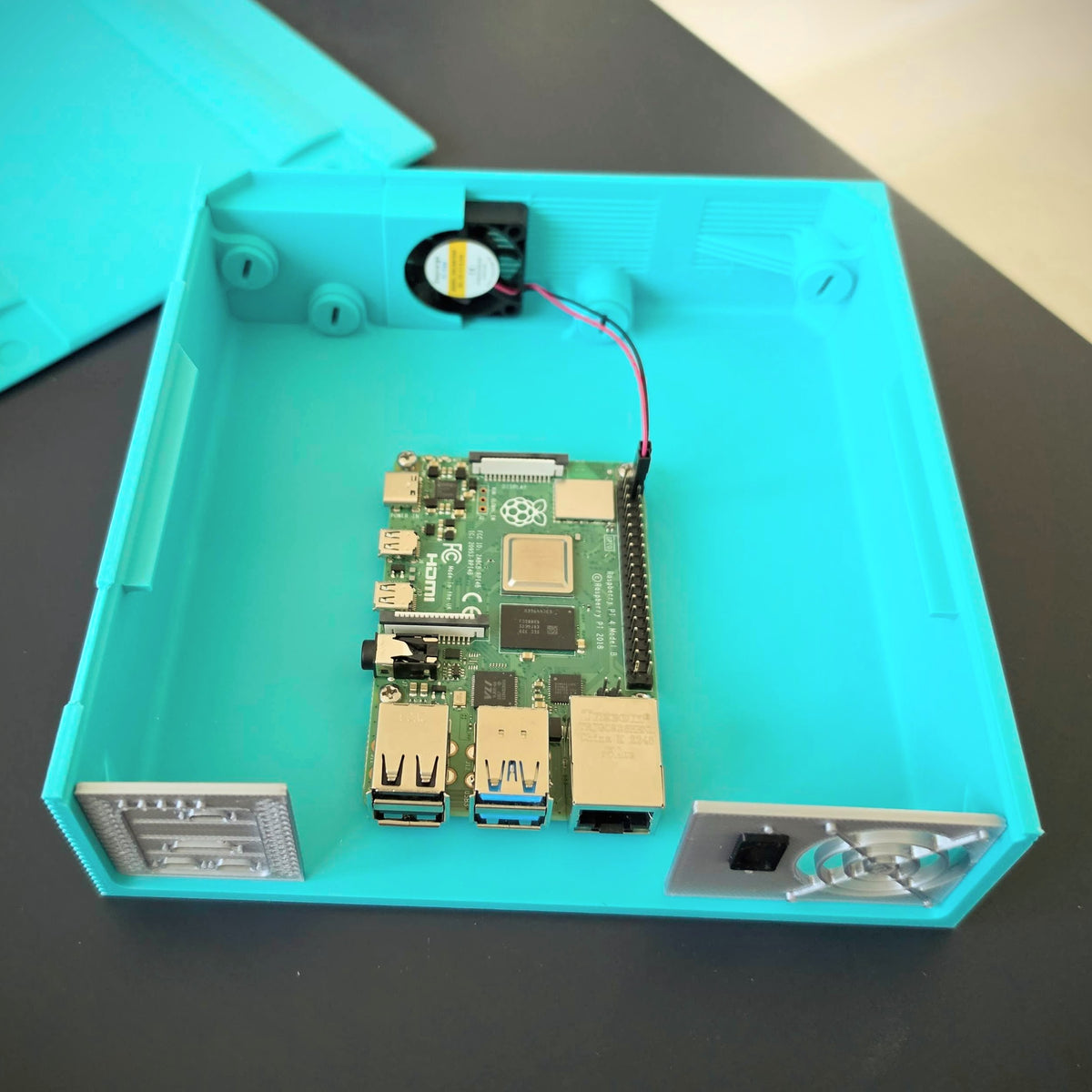 SGI Indigo 2 Raspberry Pi Case - 1:3 Scale