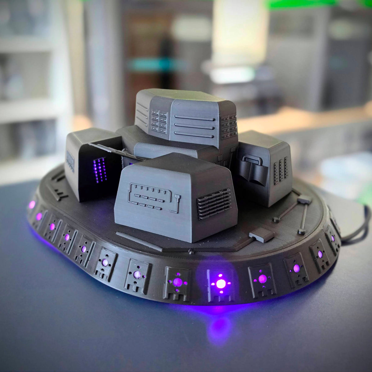 Hangar 18 Alien Spaceship Replica 1:100 scale