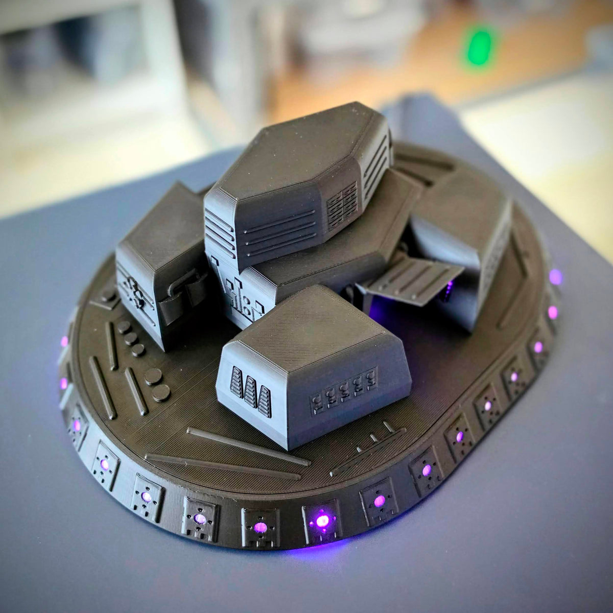 Hangar 18 Alien Spaceship Replica 1:100 scale